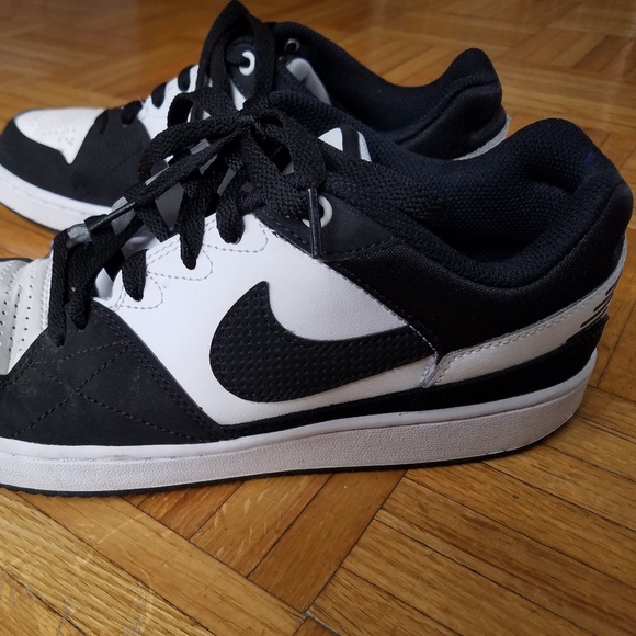 Nike Black and White - Picture 1 of 5